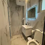 England * Sarandë