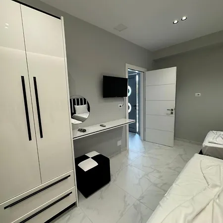 England 住宿加早餐酒店 Sarandë