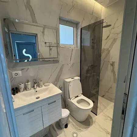 住宿加早餐酒店 England Sarandë